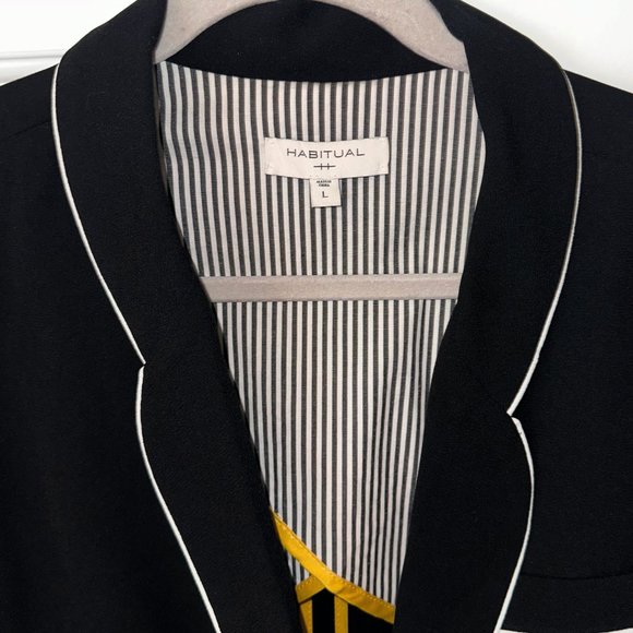 HABITUAL BLACK WOMENS BLAZER WHITE TRIM | SIZE LARGE - Picture 3 of 6